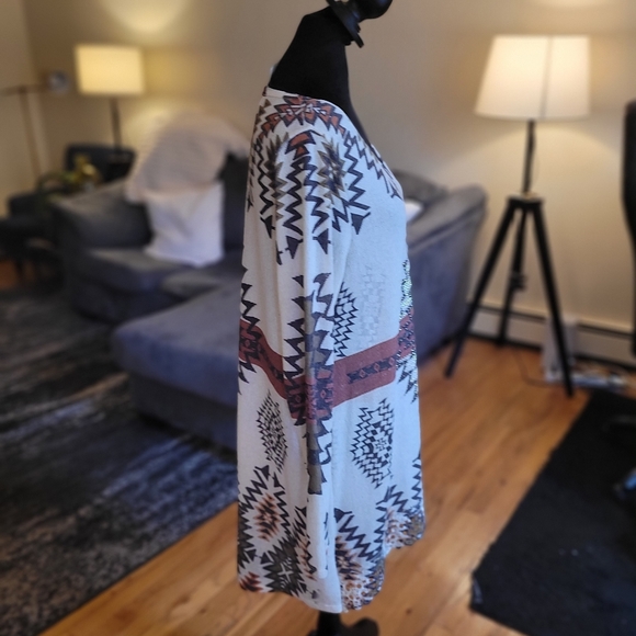 Vocal Aztec Geometric Patterned Long Sleeve Top Size XL - 3X - Picture 3 of 12
